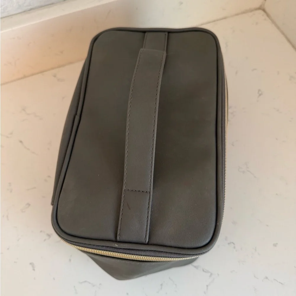 Tender Love + Carry Cosmetic Bag Gray Zip Makeup Travel Case